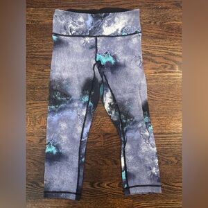 Size 4 Lululemon Wunder Under Crop
Denim Luon Milky Way